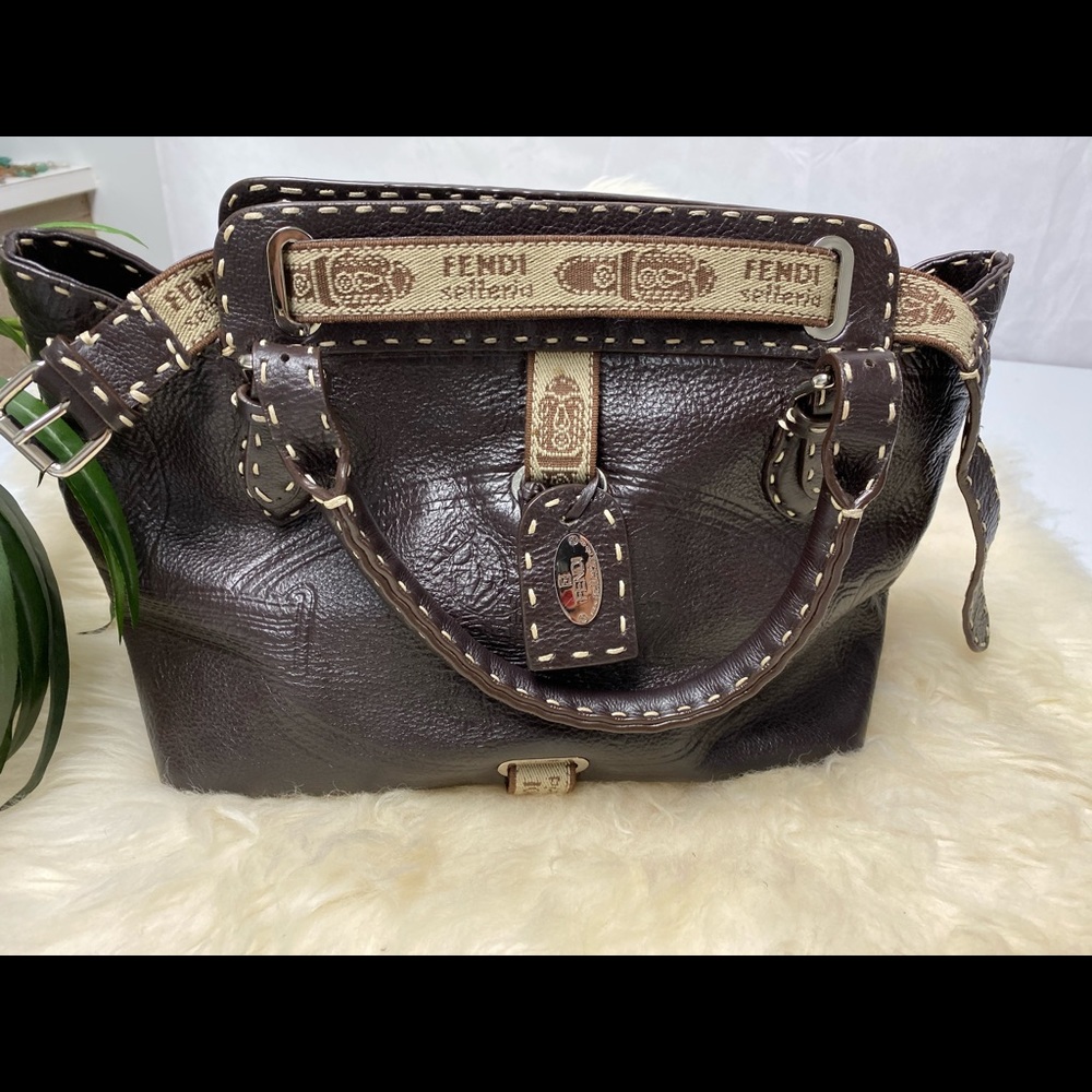 🔥HP🔥EUC FENDI VILLA SELLERIAN49-24-16894 LEATHER